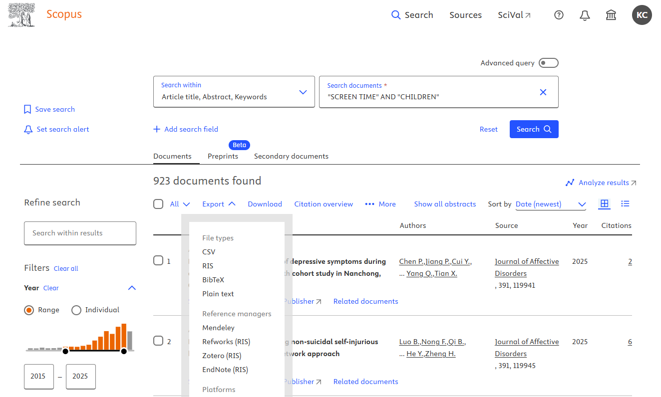 Scopus search results page showing a query for "SCREEN TIME" AND "CHILDREN" with 923 documents found, year range filter 2015–2025, and the Export menu open showing CSV, RIS, BibTeX and reference manager options.